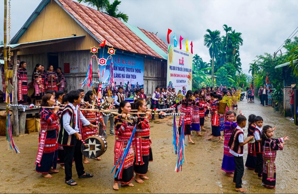 Với người Ba Na ở Bình Định, thổ cẩm là một phần không thể thiếu trong đời sống Với người Ba Na ở Bình Định, thổ cẩm là một phần không thể thiếu trong đời sống