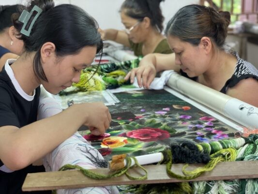 Làng nghề thêu Xuân Nẻo Thêu hồn dân tộc, dệt màu quê hương Làng nghề thêu Xuân Nẻo Thêu hồn dân tộc, dệt màu quê hương