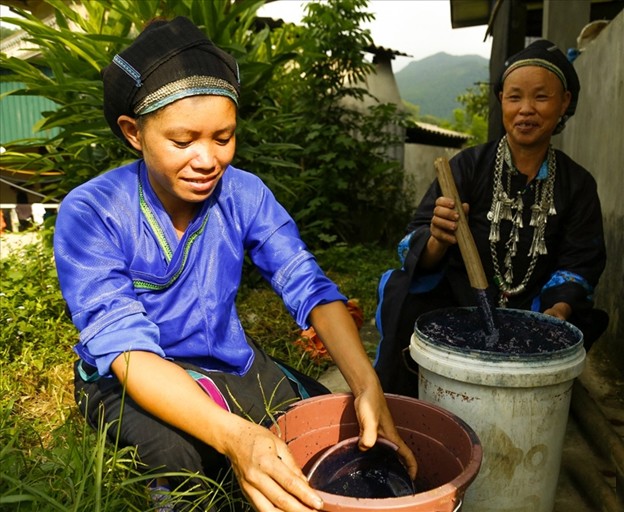 Nghề nhuộm vải chàm của người Nùng