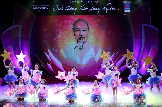 Chương trình nghệ thuật đặc biệt “Quà tháng 5 dâng Người” sẽ diễn ra vào tối ngày 14/5 tại Nhà hát Lớn Hà Nội