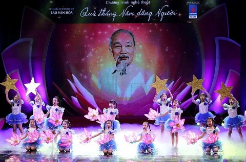 Chương trình nghệ thuật đặc biệt "Quà tháng 5 dâng Người"