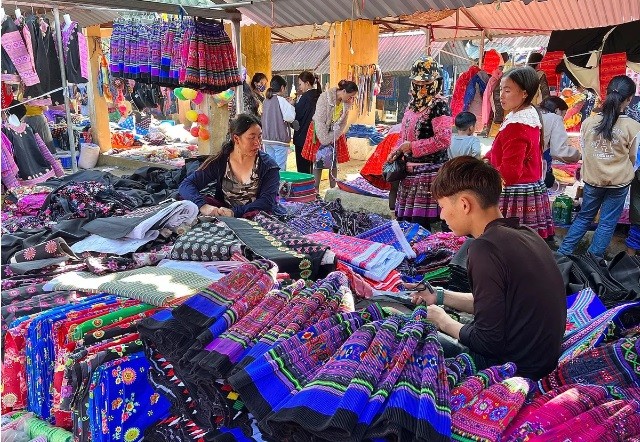 Gìn giữ nghề dệt thổ cẩm – Hồn cốt văn hóa của người Mông ở Pà Cò