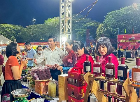 binh dinh hut khach du lich bang am thuc doc dao