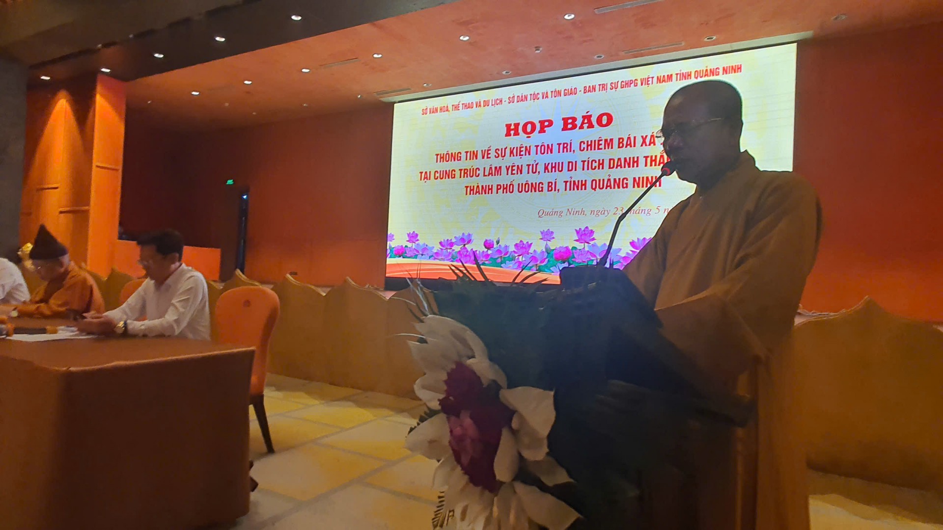 Người dân có thể chiêm bái miễn phí Xá Lợi Đức Phật tại Cung Trúc Lâm, Yên Tử, Quảng Ninh Người dân có thể chiêm bái miễn phí Xá Lợi Đức Phật tại Cung Trúc Lâm, Yên Tử, Quảng Ninh