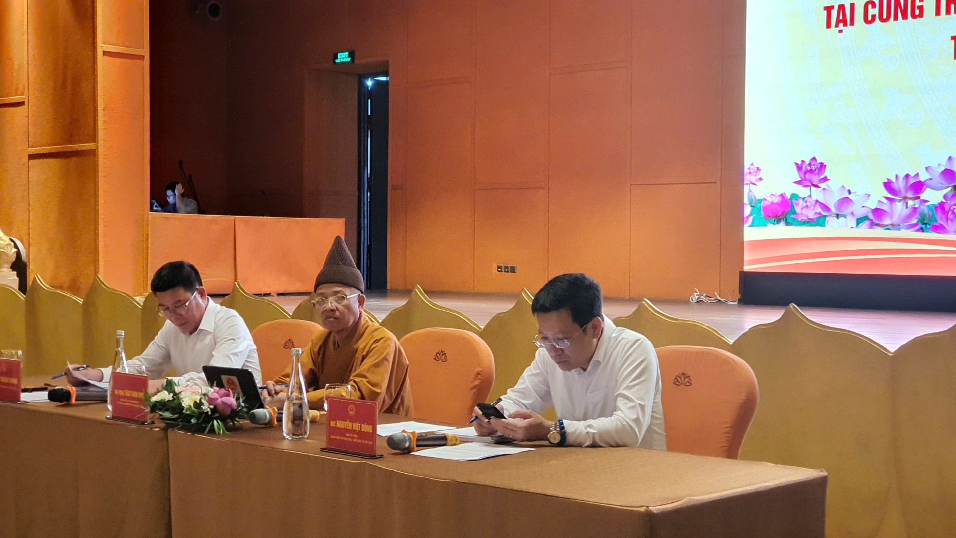 Người dân có thể chiêm bái miễn phí Xá Lợi Đức Phật tại Cung Trúc Lâm, Yên Tử, Quảng Ninh Người dân có thể chiêm bái miễn phí Xá Lợi Đức Phật tại Cung Trúc Lâm, Yên Tử, Quảng Ninh