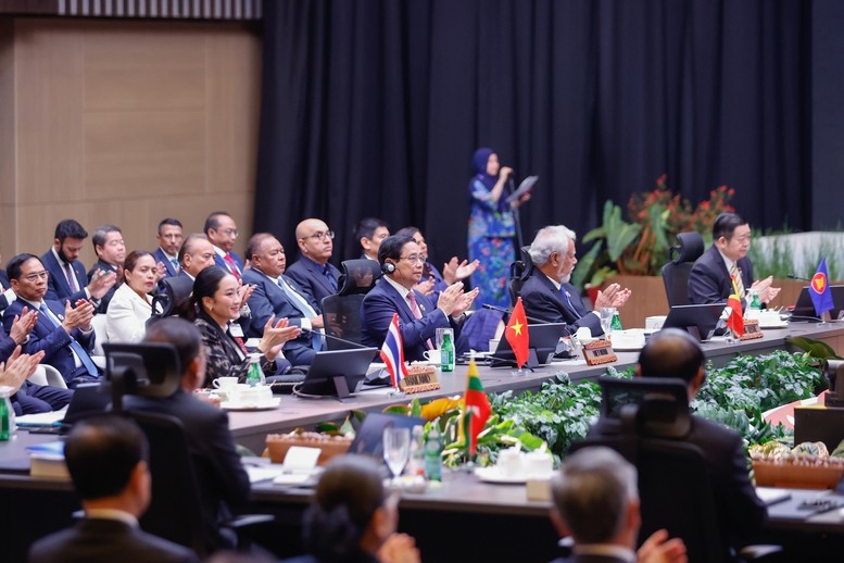 Đoàn đại biểu cấp cao Việt Nam tham dự các hội nghị cấp cao lần này với thông điệp xuyên suốt là chủ động, trách nhiệm và sẵn sàng đóng góp nhiều hơn nữa cho công việc chung của ASEAN. Đoàn đại biểu cấp cao Việt Nam tham dự các hội nghị cấp cao lần này với thông điệp xuyên suốt là chủ động, trách nhiệm và sẵn sàng đóng góp nhiều hơn nữa cho công việc chung của ASEAN.