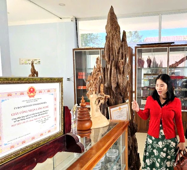 Sản phẩm từ trầm hương ở Vạn Thắng đa dạng. Sản phẩm từ trầm hương ở Vạn Thắng đa dạng.