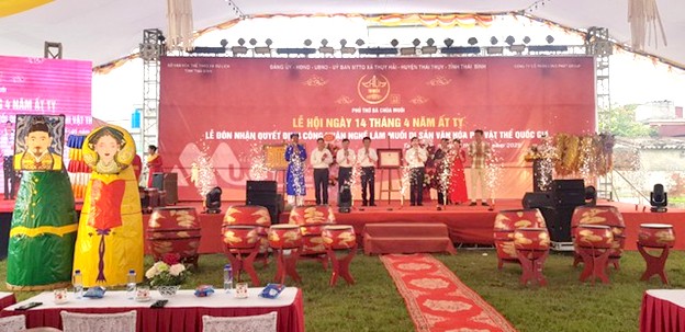 Lãnh đạo Sở Văn hóa, Thể Thao và Du lịch Thái Bình trao chứng nhận nghề làm muối truyền thống của xã Thụy Hải là Di sản Văn hóa phi vật thể Quốc gia cho chính quyền và nhân dân địa phương. Lãnh đạo Sở Văn hóa, Thể Thao và Du lịch Thái Bình trao chứng nhận nghề làm muối truyền thống của xã Thụy Hải là Di sản Văn hóa phi vật thể Quốc gia cho chính quyền và nhân dân địa phương.