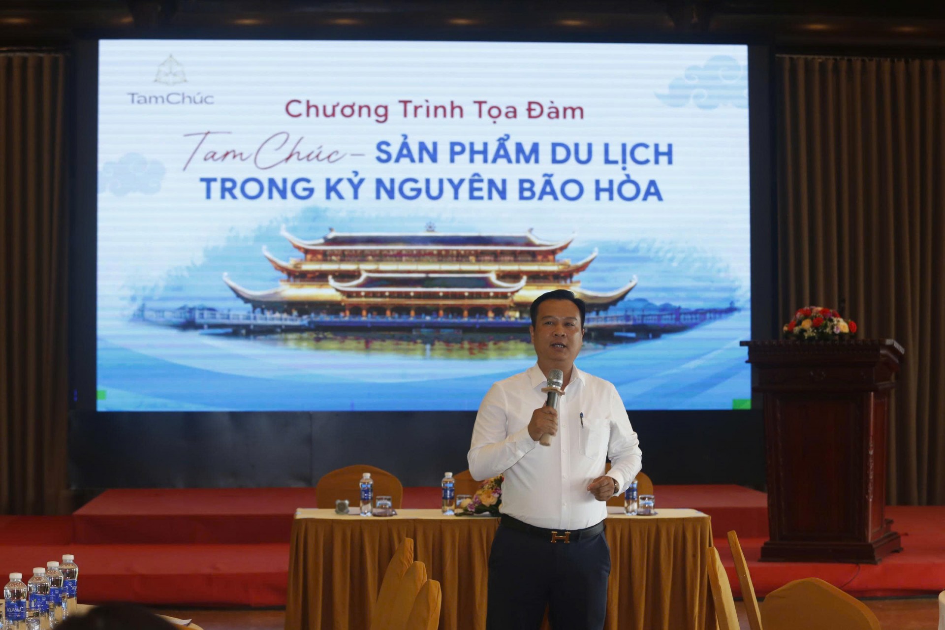 Tọa đàm: “Tam Chúc - Sản phẩm du lịch trong kỷ nguyên bão hòa” Tọa đàm: “Tam Chúc - Sản phẩm du lịch trong kỷ nguyên bão hòa”