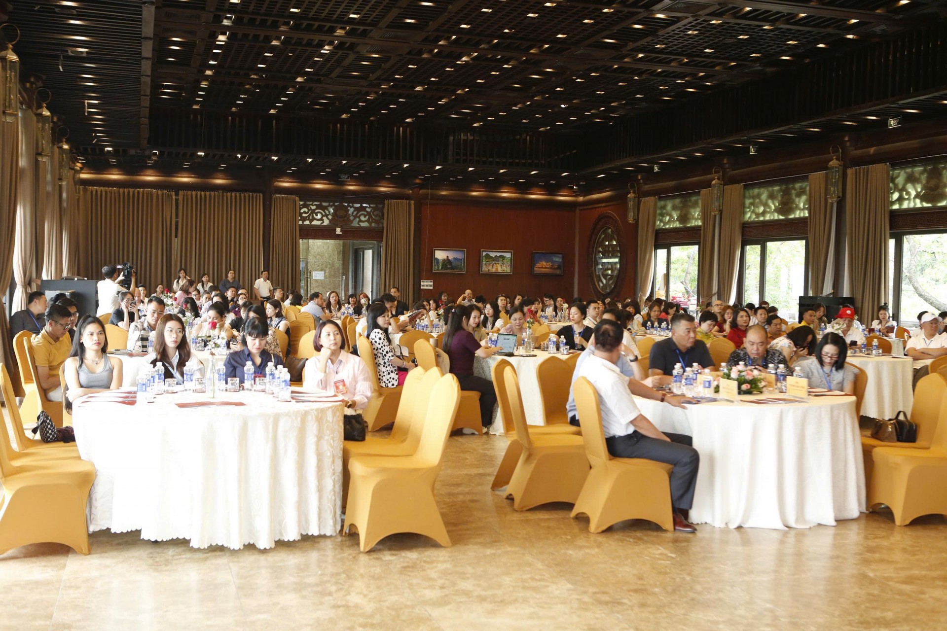 Tọa đàm: “Tam Chúc - Sản phẩm du lịch trong kỷ nguyên bão hòa” Tọa đàm: “Tam Chúc - Sản phẩm du lịch trong kỷ nguyên bão hòa”