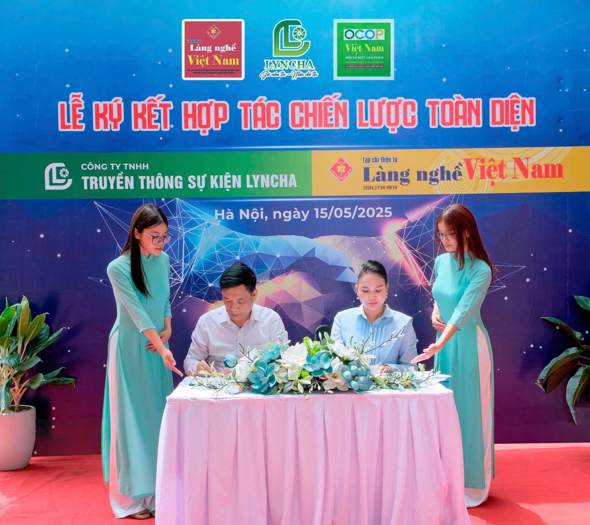 Lễ ký kết hợp tác chiến lược toàn diện giữa công ty TNHH truyền thông sự kiện LYNCHA và Tạp chí Làng nghề Việt Nam Lễ ký kết hợp tác chiến lược toàn diện giữa công ty TNHH truyền thông sự kiện LYNCHA và Tạp chí Làng nghề Việt Nam