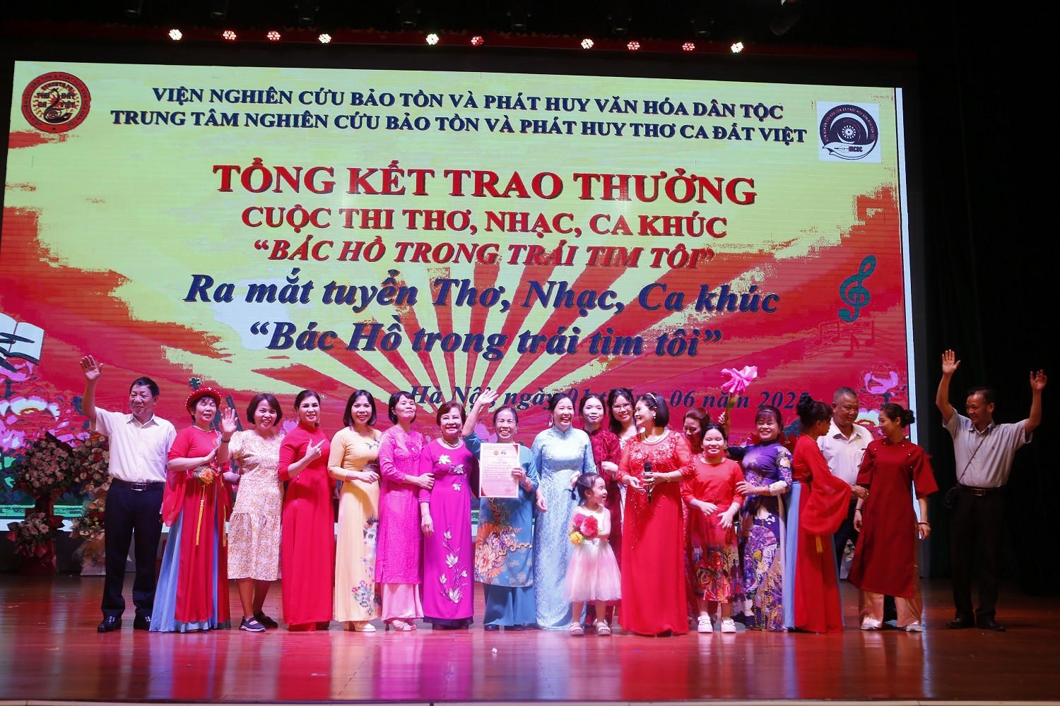 Ra mắt tập thơ “Bác Hồ trong trái tim tôi” Ra mắt tập thơ “Bác Hồ trong trái tim tôi”