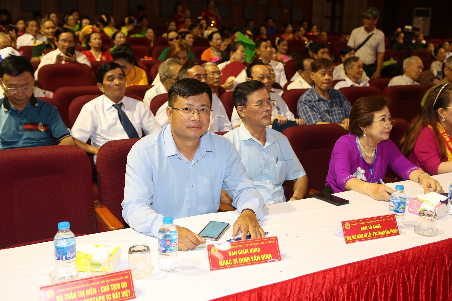 Ra mắt tập thơ “Bác Hồ trong trái tim tôi” Ra mắt tập thơ “Bác Hồ trong trái tim tôi”