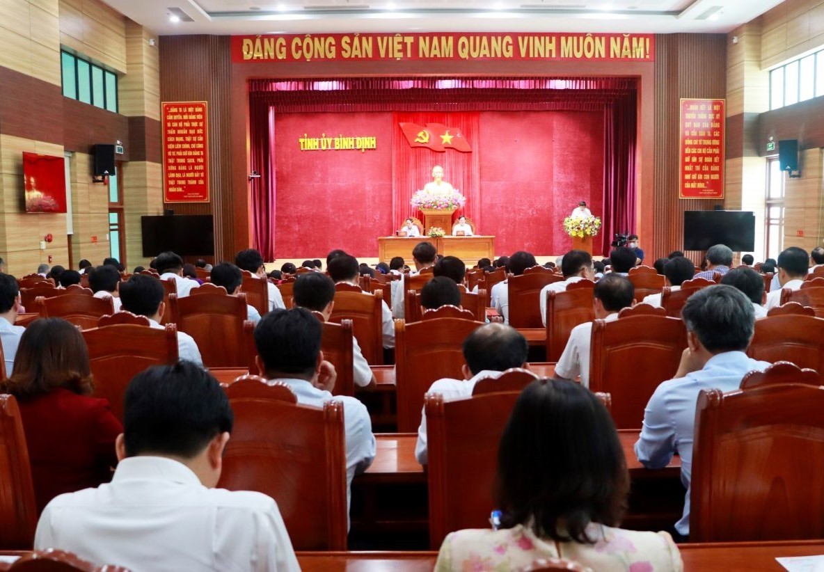 Bí thư Tỉnh ủy Bình Định: Địa phương quyết, địa phương làm, địa phương chịu trách nhiệm Bí thư Tỉnh ủy Bình Định: Địa phương quyết, địa phương làm, địa phương chịu trách nhiệm