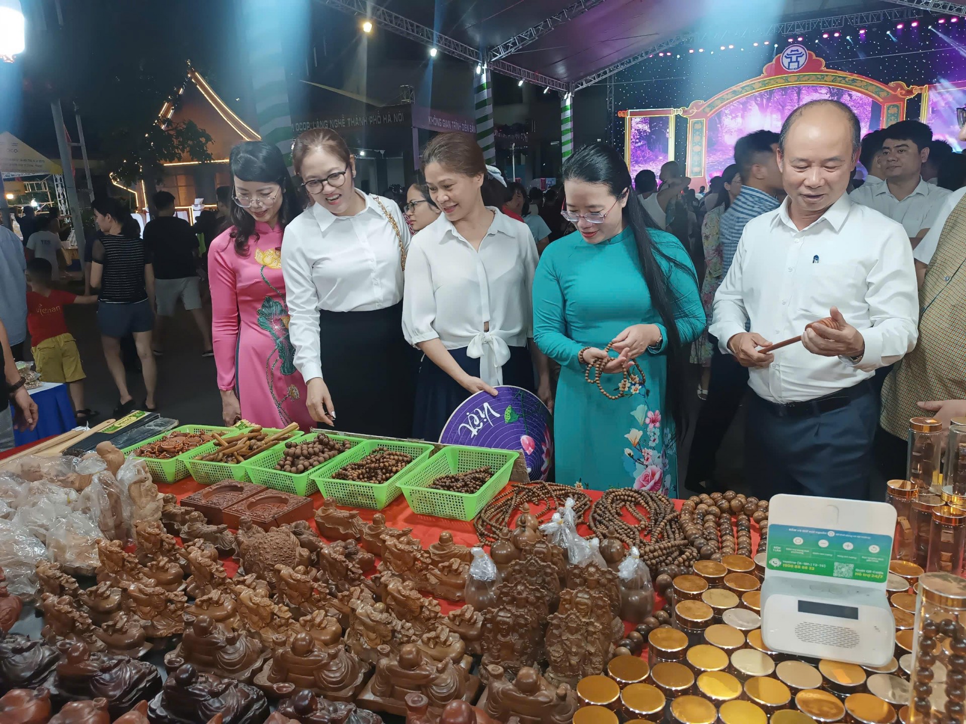 Hà Nội khai mạc sự kiện quảng bá sản phẩm OCOP và bản sắc văn hóa miền Trung, Tây Nguyên Hà Nội khai mạc sự kiện quảng bá sản phẩm OCOP và bản sắc văn hóa miền Trung, Tây Nguyên