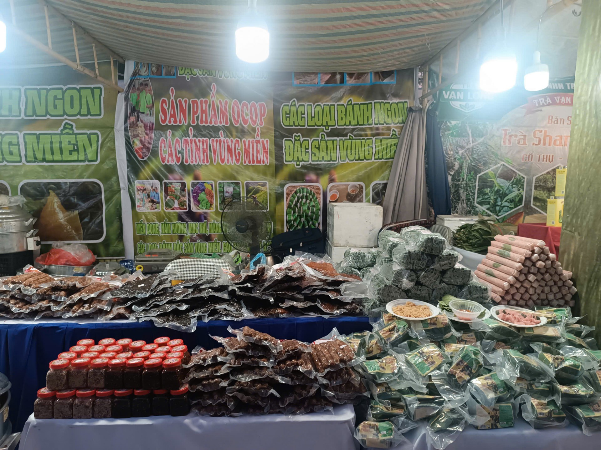 Hà Nội khai mạc sự kiện quảng bá sản phẩm OCOP và bản sắc văn hóa miền Trung, Tây Nguyên Hà Nội khai mạc sự kiện quảng bá sản phẩm OCOP và bản sắc văn hóa miền Trung, Tây Nguyên