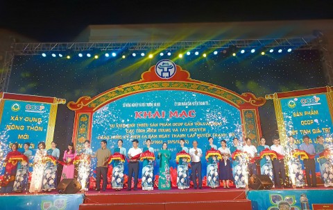 ha noi khai mac su kien quang ba san pham ocop va ban sac van hoa mien trung tay nguyen