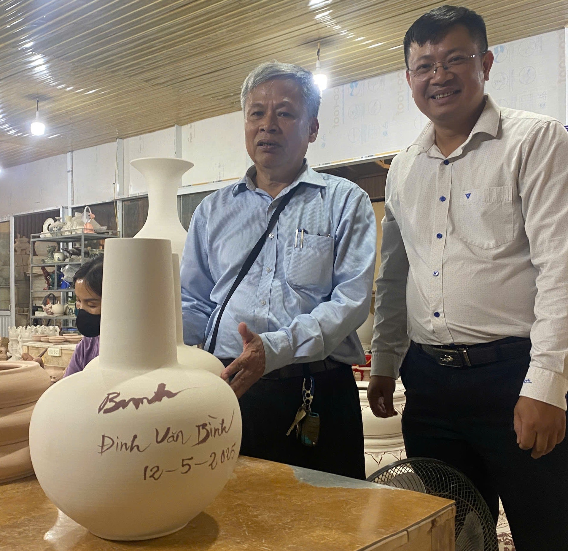 Nghệ nhân Nguyễn Văn Lưu: Người đưa gốm sứ Chu Đậu trở về từ đáy biển Nghệ nhân Nguyễn Văn Lưu: Người đưa gốm sứ Chu Đậu trở về từ đáy biển