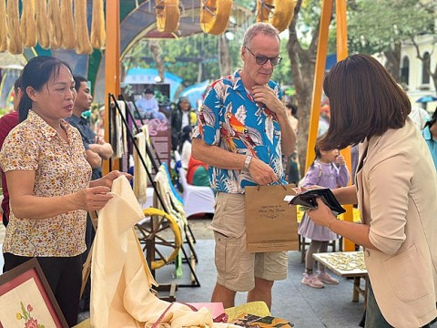 Trải nghiệm Hà Nội từ thực tế ảo đến ẩm thực, làng nghề