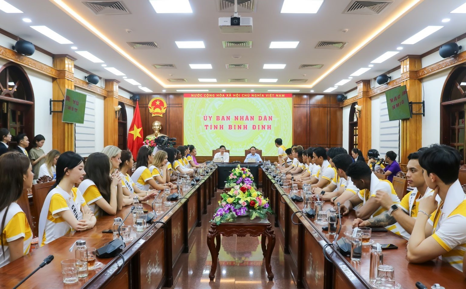 Lãnh đạo tỉnh Bình Định gặp mặt Hoa hậu và Nam vương siêu mẫu thể hình Thế giới 2025 Lãnh đạo tỉnh Bình Định gặp mặt Hoa hậu và Nam vương siêu mẫu thể hình Thế giới 2025