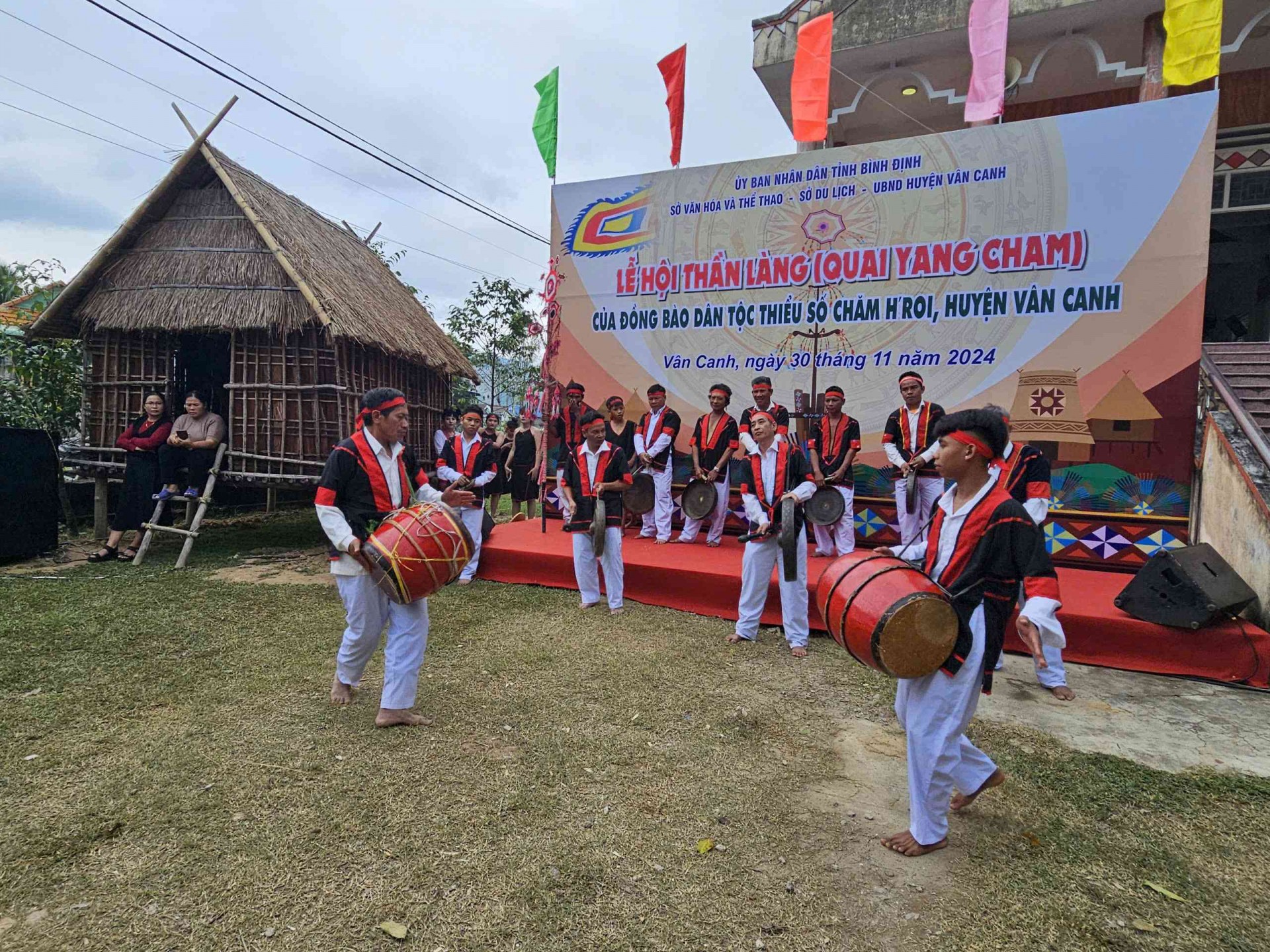 Bình Định: Tiếng trống gọi hội, nét riêng văn hóa Chăm Hroi