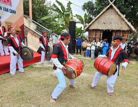 binh dinh tieng trong goi hoi net rieng van hoa cham hroi