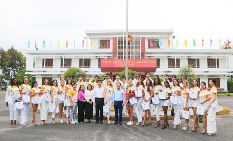 lanh dao tinh binh dinh gap mat hoa hau va nam vuong sieu mau the hinh the gioi 2025