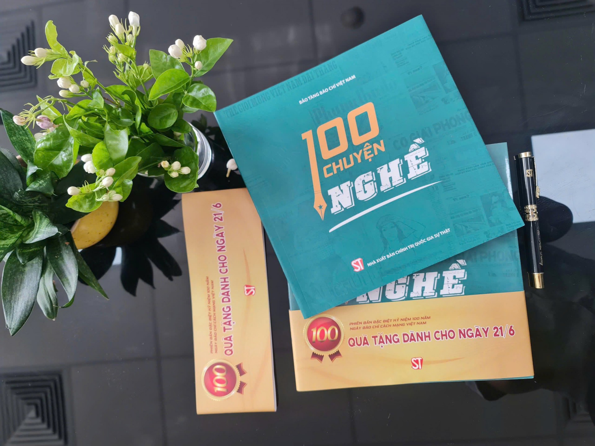 "100 chuyện nghề” - Nơi lưu giữ ký ức nghề báo, tiếp lửa cho những cây bút hôm nay