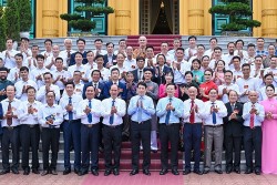 Chủ tịch nước Lương Cường gặp mặt các nghệ nhân làng nghề tiêu biểu toàn quốc