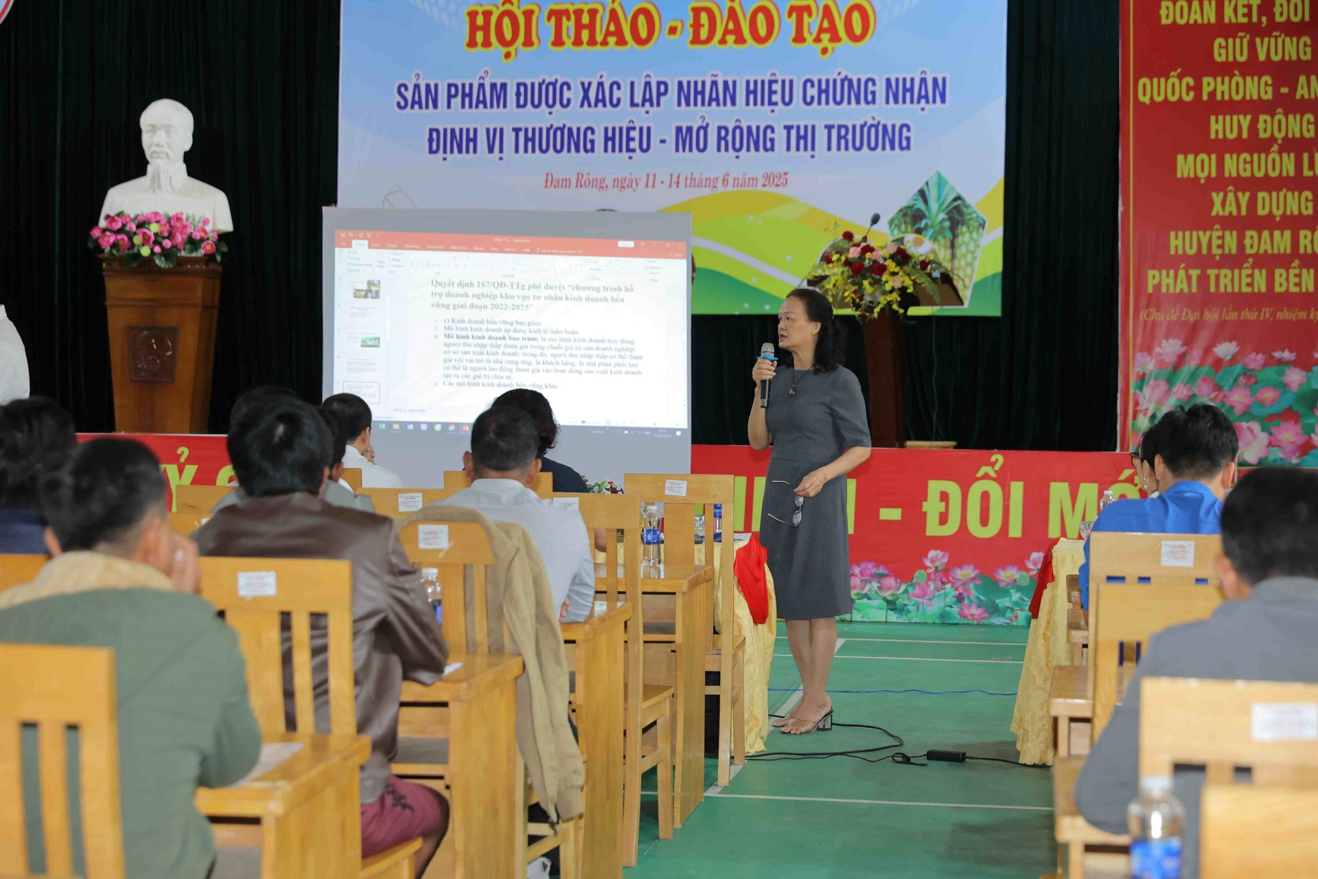 Lâm Đồng: Quảng bá và kết nối tiêu thụ sản phẩm được xác lập nhãn hiệu chứng nhận Lâm Đồng: Quảng bá và kết nối tiêu thụ sản phẩm được xác lập nhãn hiệu chứng nhận