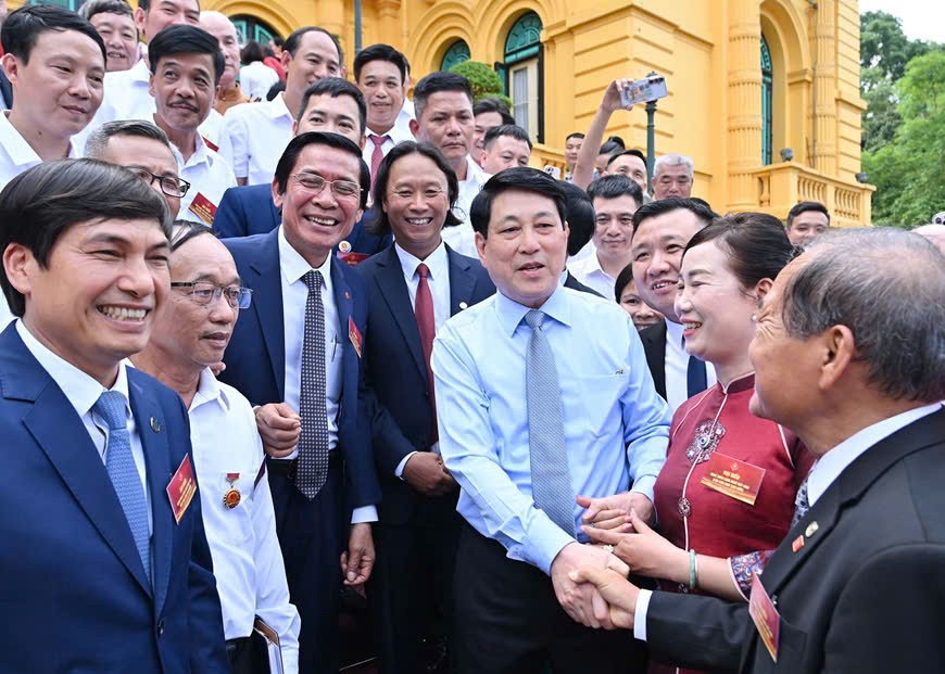 Chủ tịch nước Lương Cường gặp mặt nghệ nhân làng nghề tiêu biểu toàn quốc