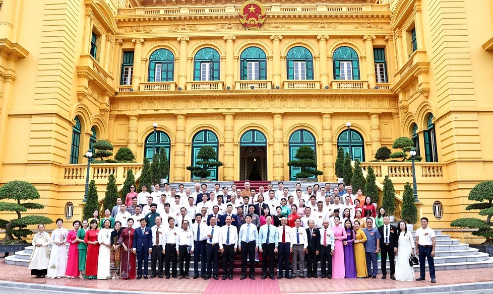 Chủ tịch nước Lương Cường gặp mặt nghệ nhân làng nghề tiêu biểu toàn quốc