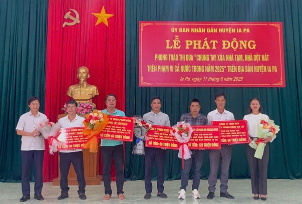 Gia Lai: Huyện Ia Pa vận động gần 2 tỷ đồng ủng hộ xóa nhà tạm, nhà dột nát Gia Lai: Huyện Ia Pa vận động gần 2 tỷ đồng ủng hộ xóa nhà tạm, nhà dột nát