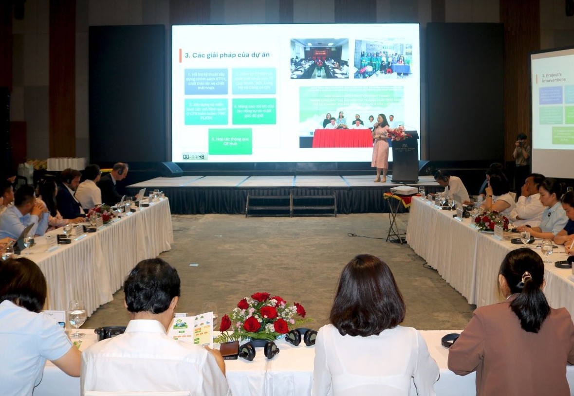 Bình Định: Mô hình “Tàu cá mang rác nhựa về bờ” thu hút sự tham gia của 200 tàu cá Bình Định: Mô hình “Tàu cá mang rác nhựa về bờ” thu hút sự tham gia của 200 tàu cá