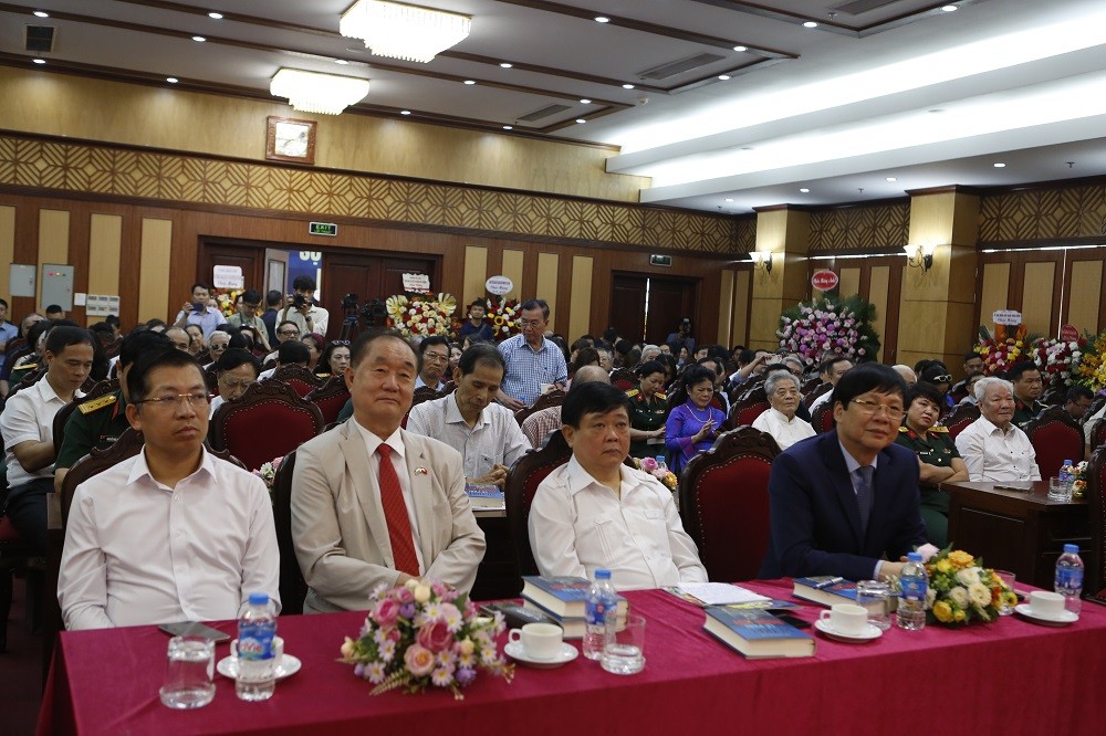 Nhà báo, Nhà văn Hồ Quang Lợi ra mắt sách “Sự thật, Lẽ phải và Ngọn bút” Nhà báo, Nhà văn Hồ Quang Lợi ra mắt sách “Sự thật, Lẽ phải và Ngọn bút”