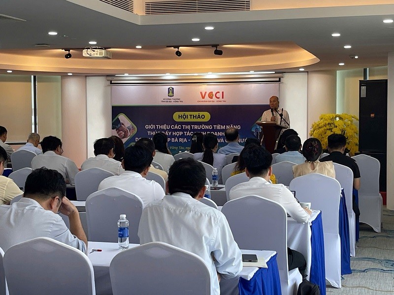 Ông Vũ Bá Phú - Cục trưởng Cục Xúc tiến thương mại phát biểu tại Hội thảo Ông Vũ Bá Phú - Cục trưởng Cục Xúc tiến thương mại phát biểu tại Hội thảo