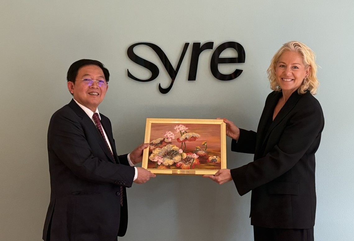 Bí thư Tỉnh ủy Bình Định trao Giấy chứng nhận đầu tư dự án 1 tỷ USD tại Thụy Điển