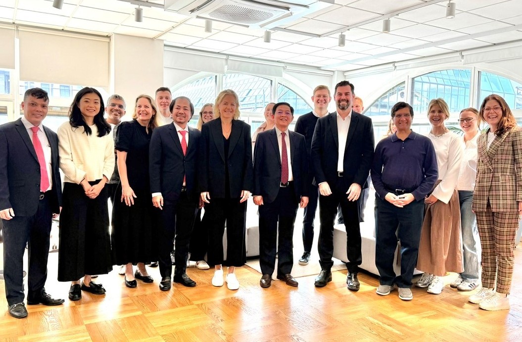 Bí thư Tỉnh ủy Bình Định trao Giấy chứng nhận đầu tư dự án 1 tỷ USD tại Thụy Điển