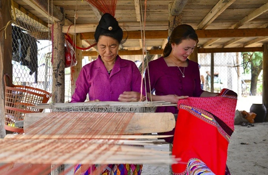 Điện Biên: Giữ lửa nghề truyền thống giữa nhịp sống hiện đại