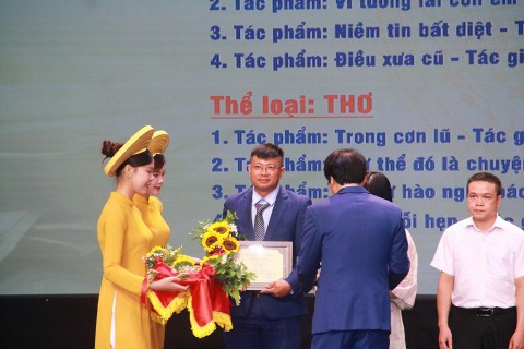 le tong ket va trao giai cuoc van dong sang tac van hoc nghe thuat ve nghe bao nguoi lam bao thu do va ca nuoc 2025
