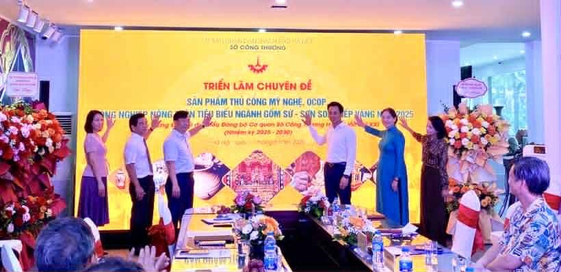 Khai mạc Triển lãm Chuyên đề các sản phẩm thủ công mỹ nghệ, ngành Gốm sứ - Sơn son thếp vàng năm 2025