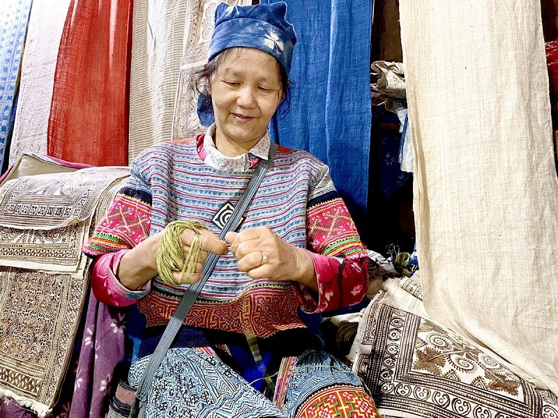 Làng nghề dệt lanh Lùng Tám – Nét văn hóa Mông trên Cao nguyên đá Làng nghề dệt lanh Lùng Tám – Nét văn hóa Mông trên Cao nguyên đá