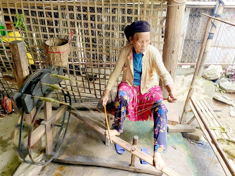 Làng nghề dệt lanh Lùng Tám – Nét văn hóa Mông trên Cao nguyên đá Làng nghề dệt lanh Lùng Tám – Nét văn hóa Mông trên Cao nguyên đá