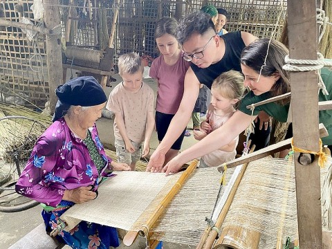 Làng nghề dệt lanh Lùng Tám – Nét văn hóa Mông trên Cao nguyên đá