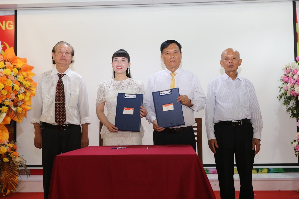 Tạp chí Làng nghề Việt Nam kỷ niệm 100 năm Báo chí Cách mạng Việt Nam Tạp chí Làng nghề Việt Nam kỷ niệm 100 năm Báo chí Cách mạng Việt Nam