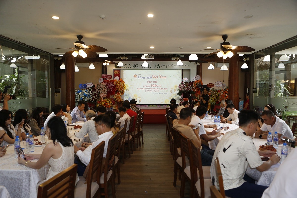 Tạp chí Làng nghề Việt Nam kỷ niệm 100 năm Báo chí Cách mạng Việt Nam Tạp chí Làng nghề Việt Nam kỷ niệm 100 năm Báo chí Cách mạng Việt Nam