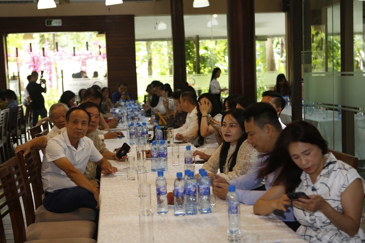 Tạp chí Làng nghề Việt Nam kỷ niệm 100 năm Báo chí Cách mạng Việt Nam Tạp chí Làng nghề Việt Nam kỷ niệm 100 năm Báo chí Cách mạng Việt Nam