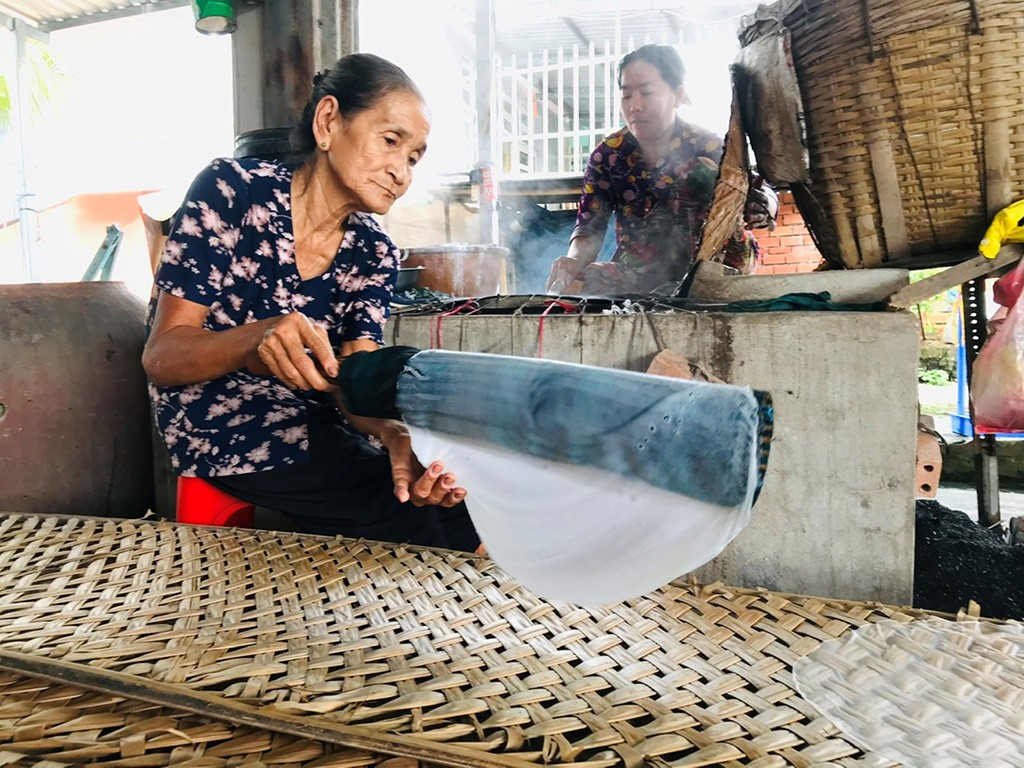 Giữ lửa nghề bánh tráng Thuận Hưng Giữ lửa nghề bánh tráng Thuận Hưng