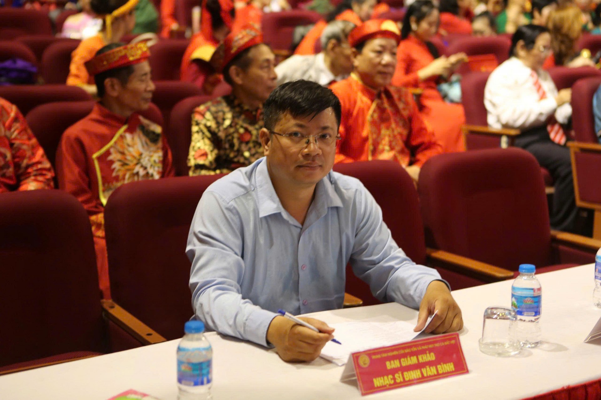 Nhà báo, nhạc sĩ, nhà thơ Đinh Văn Bình: “Không có giới hạn nào giữa báo chí, thơ ca và âm nhạc” Nhà báo, nhạc sĩ, nhà thơ Đinh Văn Bình: “Không có giới hạn nào giữa báo chí, thơ ca và âm nhạc”