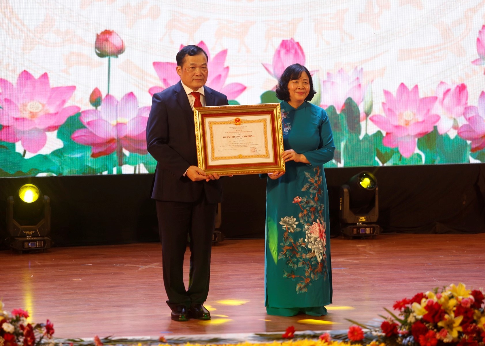 Huyện Thường Tín (Hà Nội): Đón nhận Quyết định đạt chuẩn Nông thôn mới nâng cao Huyện Thường Tín (Hà Nội): Đón nhận Quyết định đạt chuẩn Nông thôn mới nâng cao